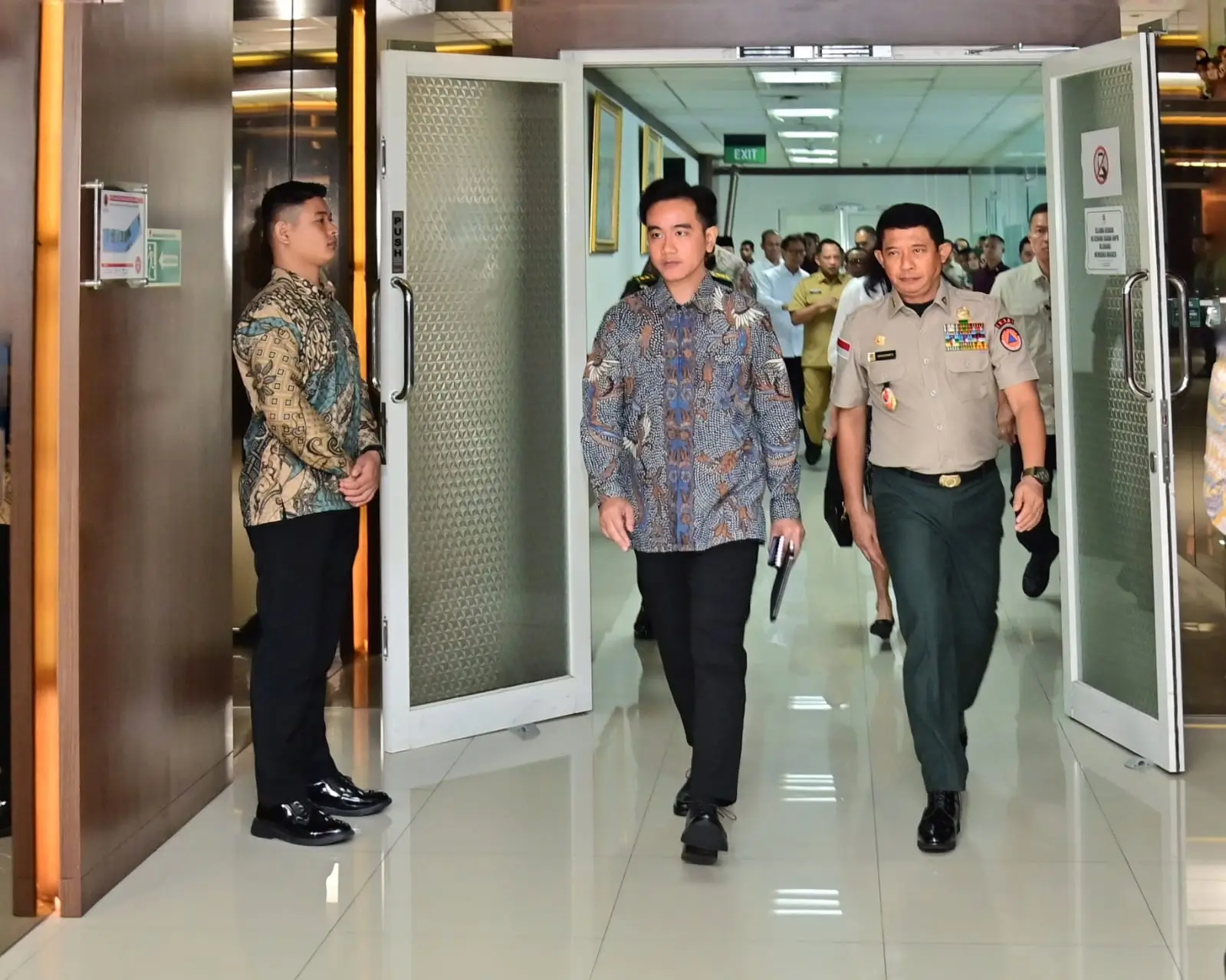 Wakil Presiden (Wapres) Gibran Rakabuming Raka saat tiba di Graha BNPB, Jakarta, Selasa (12/11).